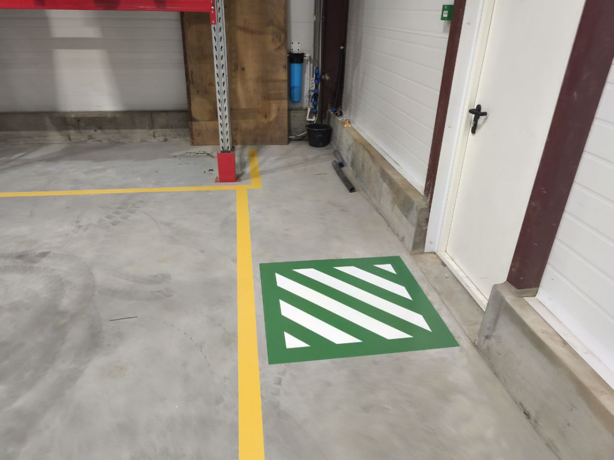 nanesenie-razmetki-na-skladah